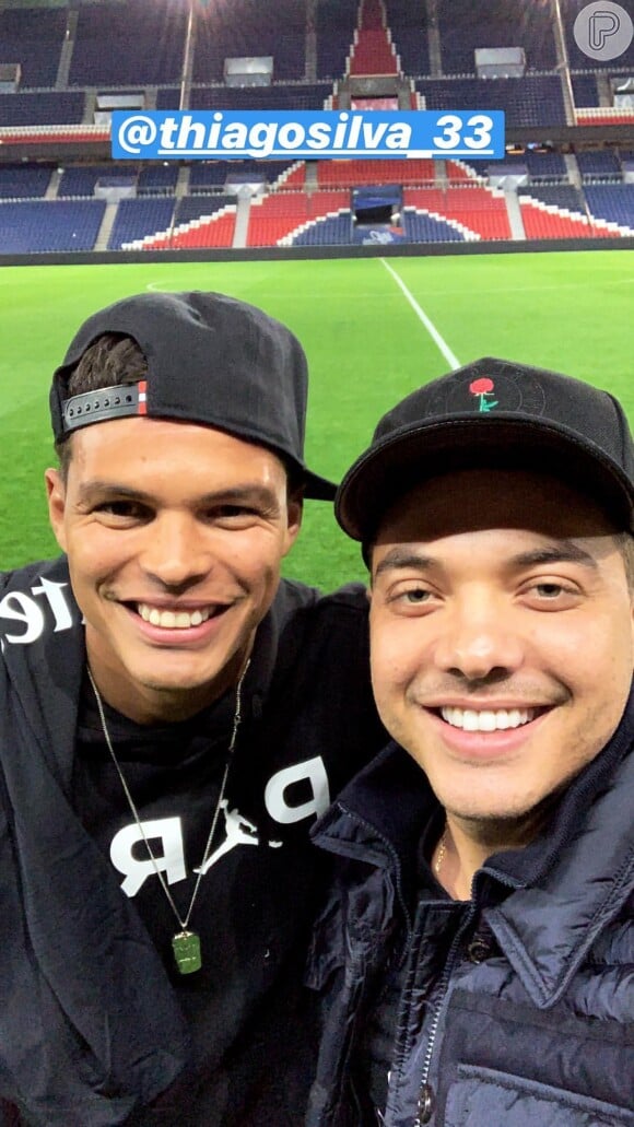 Wesley Safadão também posou com Thiago Silva nos bastidores do jogo do PSG