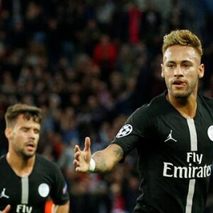 Neymar apareceu com visual novo no jogo do Paris Saint Germain