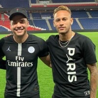 Neymar autografa camisa para Yhudy, filho de Wesley Safadão: 'Tá com moral'