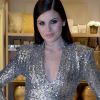 O vestido Le Lis Blanc de Camila Queiroz pode ser encontrado no site da grife por R$ 1,4 mil