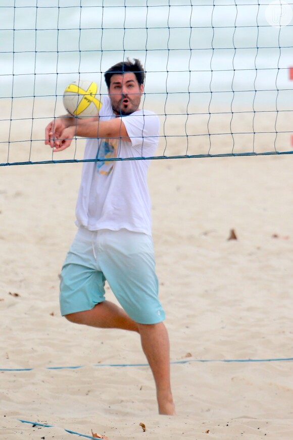 Thiago Larceda jogou vôlei de praia no início da tarde desta terça-feira, 19 de agosto de 2014, na Barra da Tijuca, na Zona Oeste do Rio