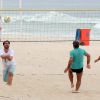 Thiago Larceda se exercitou no início da tarde desta terça-feira, 19 de agosto de 2014. Depois de suar a camisa jogando vôlei com amigos, o ator deu um mergulho no mar da Barra da Tijuca, na Zona Oeste do Rio, para se refrescar