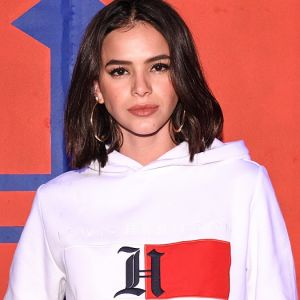 Bruna Marquezine fez a tatuagem de um ramo de flores embaixo do seio. Veja abaixo!