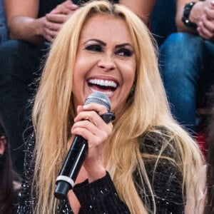 'Estou solteira e apaixonada por mim. Estou tão feliz, me cuidando tanto!', comemorou Joelma