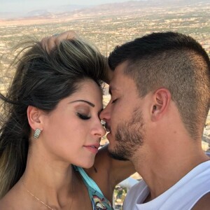 'Arrumou bonitinho', disse Mayra Cardi sobre Arthur Aguiar ter organizado o armário da filha, Sophia