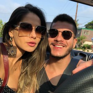 Mayra Cardi revela ansiedade de Arthur Aguiar para nascimento de Sophia, em 6 de outubro de 2018