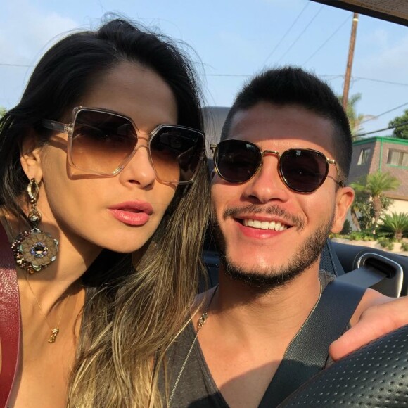Mayra Cardi revela ansiedade de Arthur Aguiar para nascimento de Sophia, em 6 de outubro de 2018