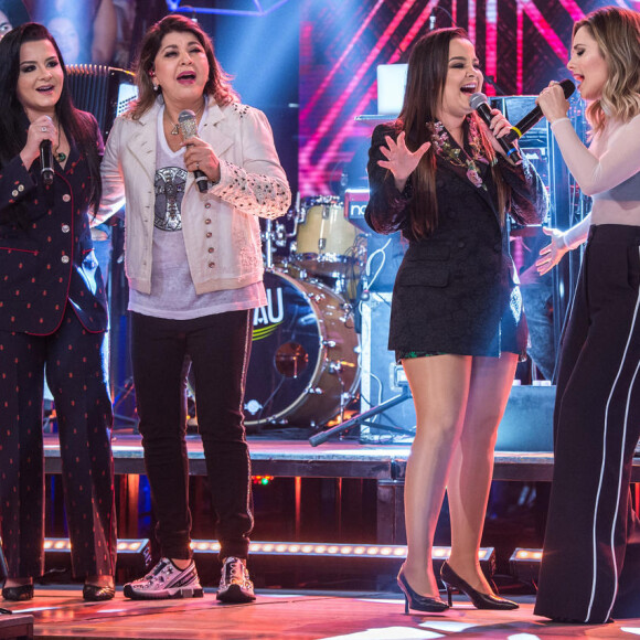 Maiara e Maraisa cantaram com Roberta Miranda e Sandy no 'Altas Horas'