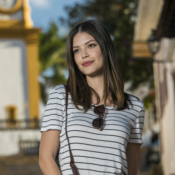 Vitória Strada adiantou que Cris vai ficar com sentimentos confusos nos próximos capítulos da novela 'Espelho da Vida'