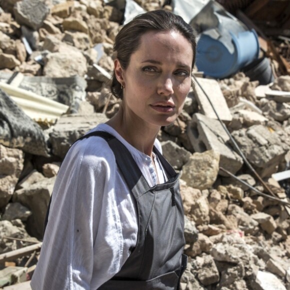 Angelina Jolie emagrece muito e passa a pesar 33kg, em 8 de outubro de 2018