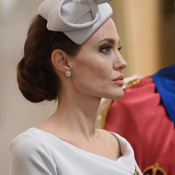 Angelina Jolie não tem se alimentado direito e emagreceu bastante nas últimas semanas