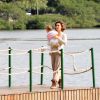 Guilhermina Guinle brincou com a filha, Minna, pela orla da Lagoa Rodrigo de Freitas, na Zona Sul do Rio de Janeiro. Ao ar livre, mãe e filha se divertiram muito juntas e foram clicadas pela babá da menina, que as acompanhou no passeio