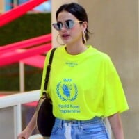 Neon & casual chic: Bruna Marquezine alia jeans, salto e T-shirt em aerolook