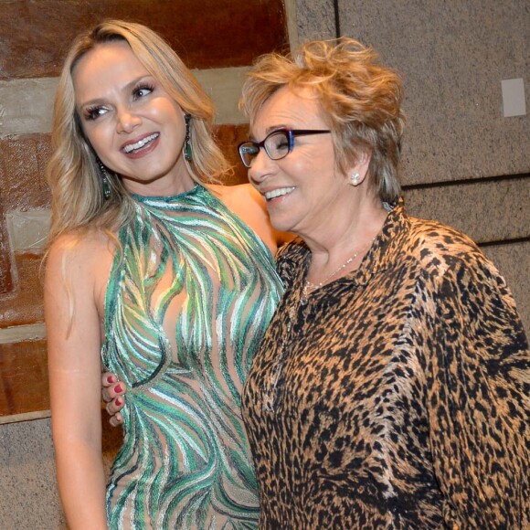 Eliana leva a mãe, Eva Michaelichen, a leilão beneficente da AACD, no Grand Hyatt, em São Paulo, na noite desta quarta-feira, 10 de outubro de 2018