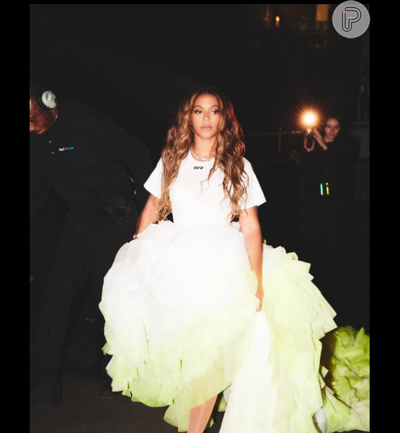 Beyoncé usa vestido Off White em show e é comparada a alface por seguidores, em 11 de outubro de 2018