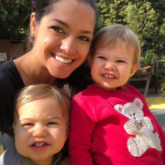 Thais Fersoza mostra Melinda brincando de fogão, em 11 de outubro de 2018