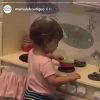 Thais Fersoza mostra Melinda brincando em cozinha