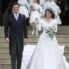 Princesa Eugenie de York e Jack Brooksbank cumprimentam população após casamento