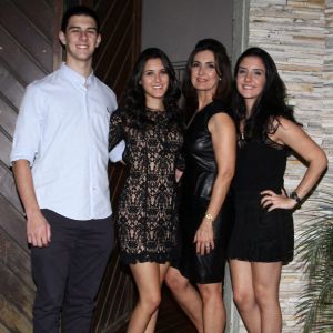 Fátima Bernardes compartilhou de infância dos filhos, Vinícius, Laura e Beatriz, no Instagram nesta sexta-feira, 12 de outubro de 2018