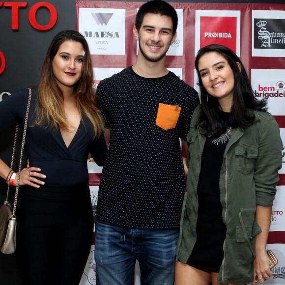 Fátima Bernardes é mãe de Vinícius, Laura e Beatriz, de 20 anos, frutos do casamento com William Bonner