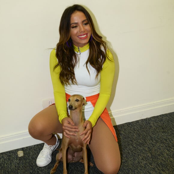 Anitta leva pet ao 'Show das Poderosinhas' no Credicard Hall, em São Paulo, neste sábado, 13 de outubro de 2018