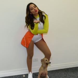 'Companheiro em todos os momentos. Eles são fiéis', escreveu Larissa Manoela em foto de Anitta com seu pet