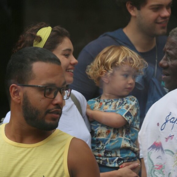 Sophie Charlotte e Daniel de Oliveira levaram o pequeno Otto à manifestação