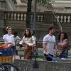 Sophie Charlotte, Daniel de Oliveira e Leandra Leal ajudaram a distribuir mil palcas de rua com o nome de Marielle Franco