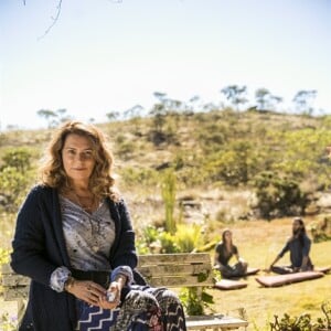 No capítulo do dia 22 de outubro da novela 'Espelho da Vida', Isabel (Alinne Moraes) irá dizer que acredita que Edméia/Grace (Patricya Travassos) esteja impedindo-a de concretizar seus planos de separar Cris (Vitória Strada) e Alain (João Vicente Castro)