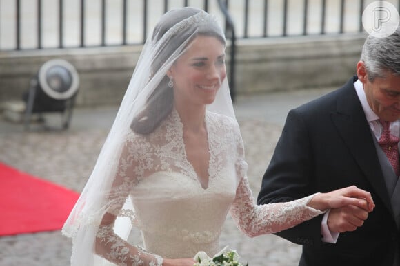 Meghan Markle usou véu e cabelos soltos em seu casamento com Príncipe Harry