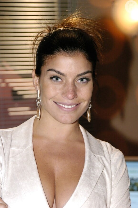 Joana Balaguer mora em Lisboa, Portugal, desde 2009. A atriz apresenta o 'Cidades de Portugal', programa exibido nos voos da companhia TAP, no país