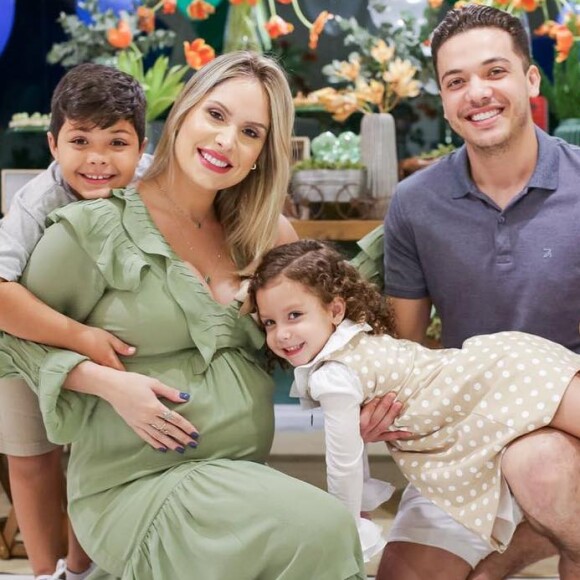 'Que Deus nos abençoe em abundância para que possamos, cheios de amor, comemorar todos os dias seu crescimento e suas conquistas!', pediu Thyane Dantas