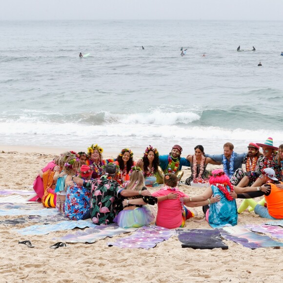 Meghan Markle e príncipe Harry se encontraram com a One Wave, uma comunidade de surf com foco em saúde mental