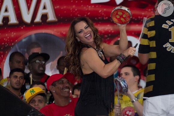 Viviane Araújo participa de eliminatória da escolha do samba-enredo do Carnaval 2015 na quadra do Salgueiro, no Rio de Janeiro, em 23 de agosto de 2014