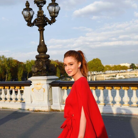 Marina Ruy Barbosa, antes das gravações, acompanhou a semana de moda em Paris 