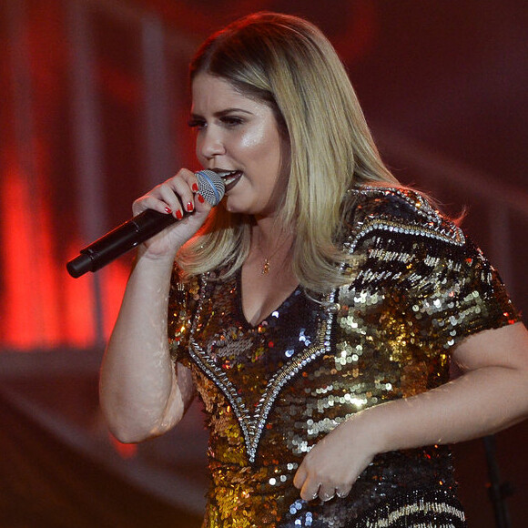 Marília Mendonça se irritou com fãs que insistem para que ela engate namoro com o sertanejo Henrique, da dupla com Juliano