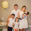 Wesley Safadão e a mulher, Thyane Dantas, comemoraram um mês do filho, Dom