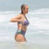 Luana Piovani foi alvo de críticas após fotos na praia de biquíni
