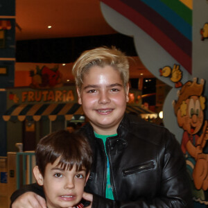 'Todo dia escrevo uma carta para meu filho. Um deles. Porque o Rodrigo é bonzinho. Mentira, para o João e para o Rodrigo', contou Fausto Silva