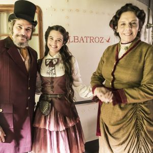 Na novela 'O Tempo Não Para', Marocas (Juliana Paiva) assume que transou com Samuca (Nicolas Prattes) e mãe reprova