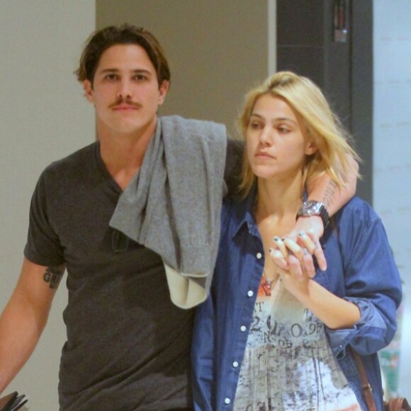 'Hoje é dia dela. Desse ser alegre, intenso, amoroso e de luz. Desejo tudo de melhor nesse mundo', escreveu Romulo para a atriz Pamela Tomé