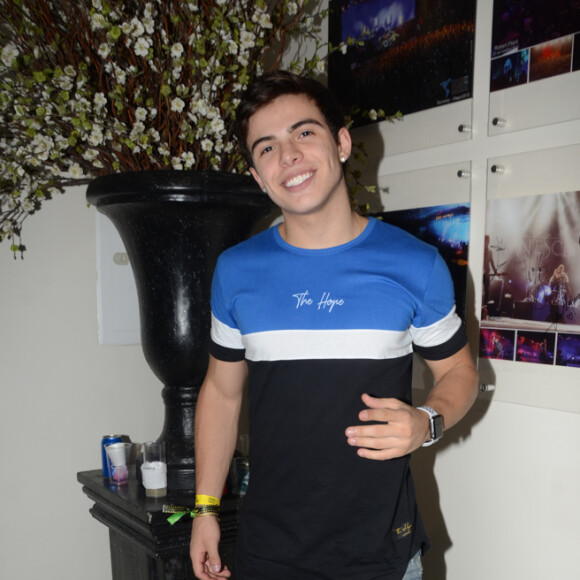 Thomaz Costa prestigiou show da nova turnê de Luan Santana em São Paulo