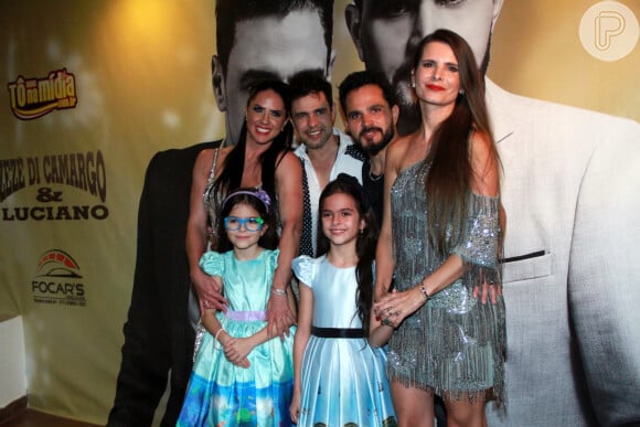 Filhas de Luciano Camargo, Isabella e Helena foram ao show do sertanejo