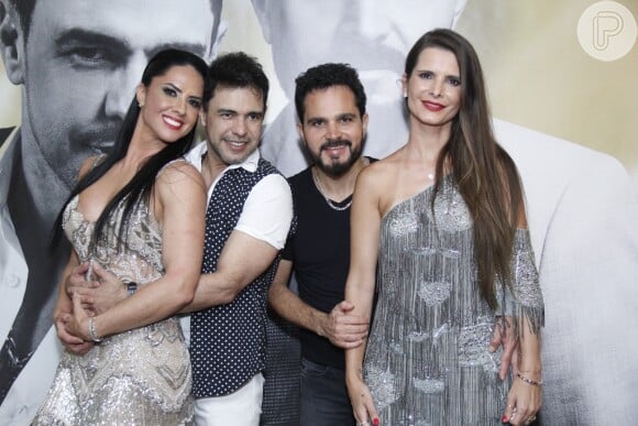 Graciele Lacerda posou com o noivo, Zezé Di Camargo, em show