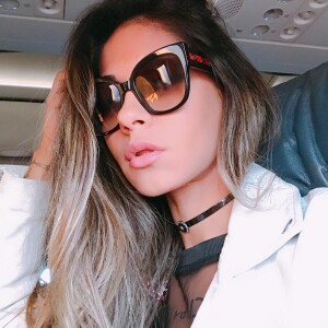 'Agora o meu é leite, né amiga. Agora se eu que não tinha peito estou assim. Imagina quando você virar mãe e for dar de mamar?', brincou Mayra Cardi