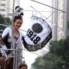Leandra Leal participa do desfile do Cordão do Bola Preta, no Rio