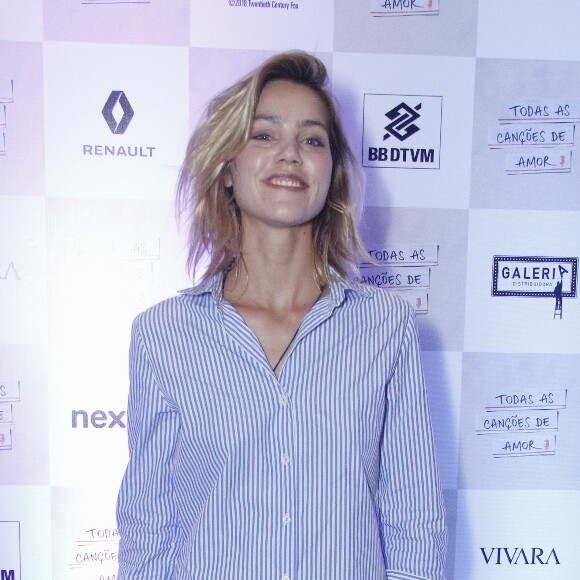 Pâmela Tomé prestigiou a sessão para convidados do filme 'Todas As Canções de Amor'