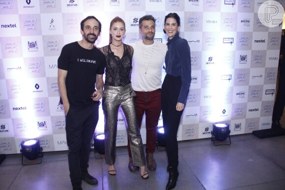 Marina Ruy Barbosa e Bruno Gagliasso com Julio Andrade e Luiza Mariani na sessão para convidados do filme 'Todas As Canções de Amor'