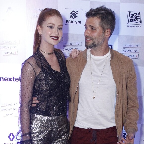 Marina Ruy Barbosa e Bruno Gagliasso posaram juntos na sessão para convidados do filme 'Todas As Canções de Amor'