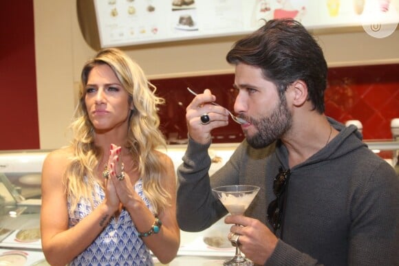 Bruno Gagliasso e Giovanna Ewbank são destaques em inauguração de loja de sorvetes 